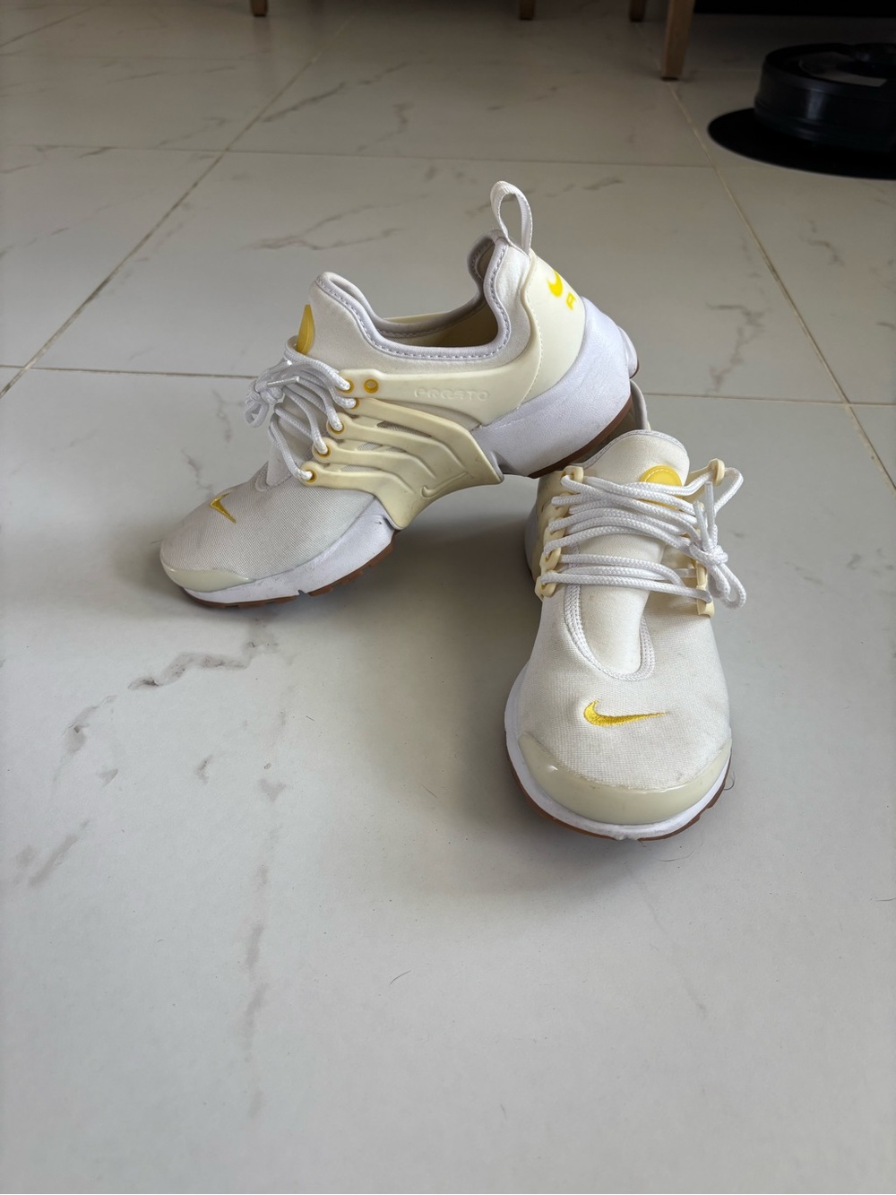 Nike Womenβs US 7 Cream & Yellow Slip-On Sneakers with Elastic Laces
